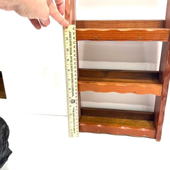 Vintage wooden trinket shelf hanging display - Picture 5 of 8